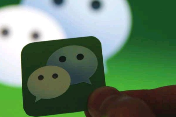 在微信上怎么约女朋友出来见面？